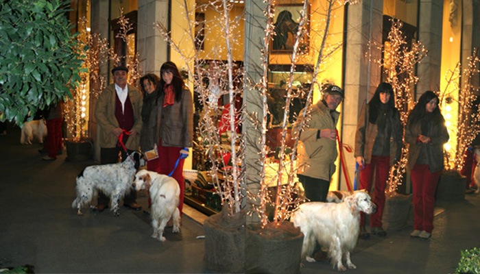 Kunt , Birco e Kunt di fronte alla boutique Beretta